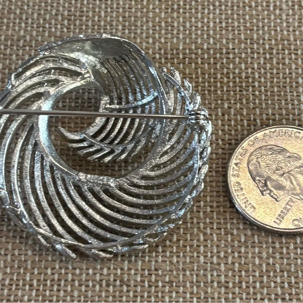 LISNER Modernistic Swirl Brooch